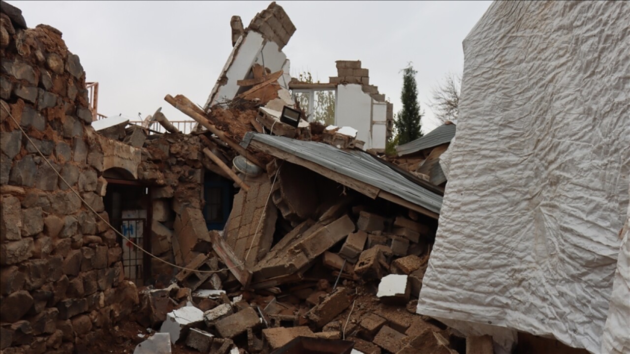 Kilis'te sağanak nedeniyle bir ev çöktü