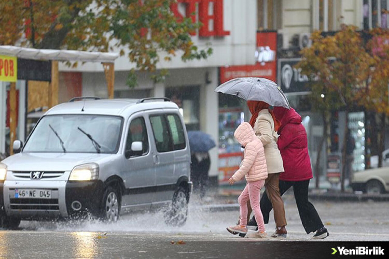 Kahramanmaraş'ta kuvvetli sağanak yaşamı olumsuz etkili oluyor