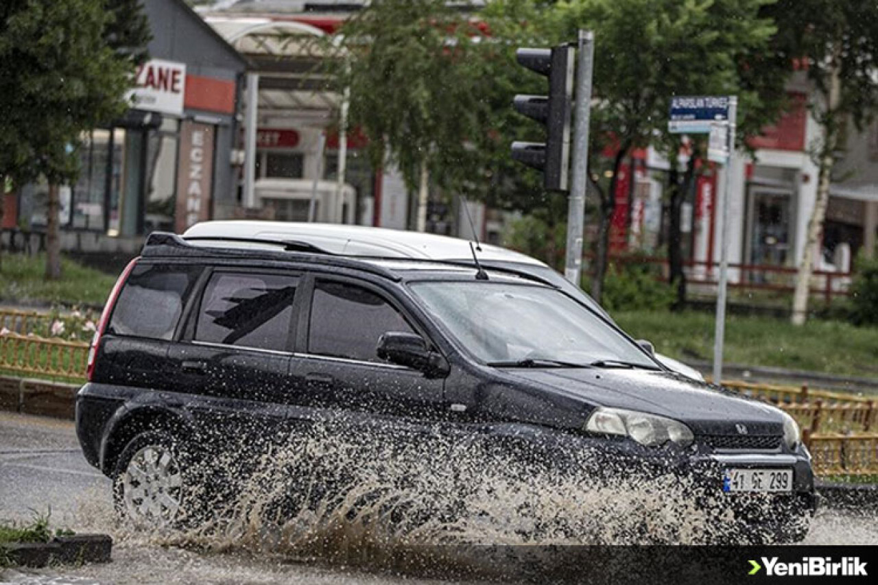 Erzurum'da sağanak ve dolu etkili oldu