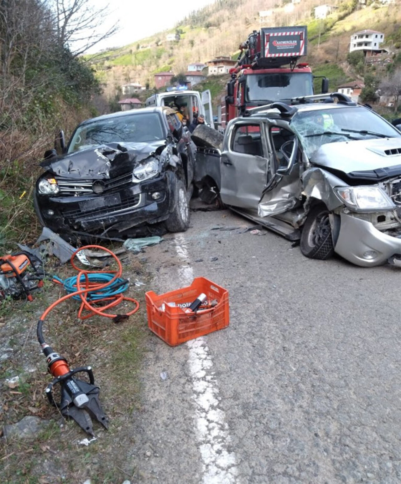 Artvin'de iki otomobilin çarpıştığı trafik kazasında 5 kişi yaralandı