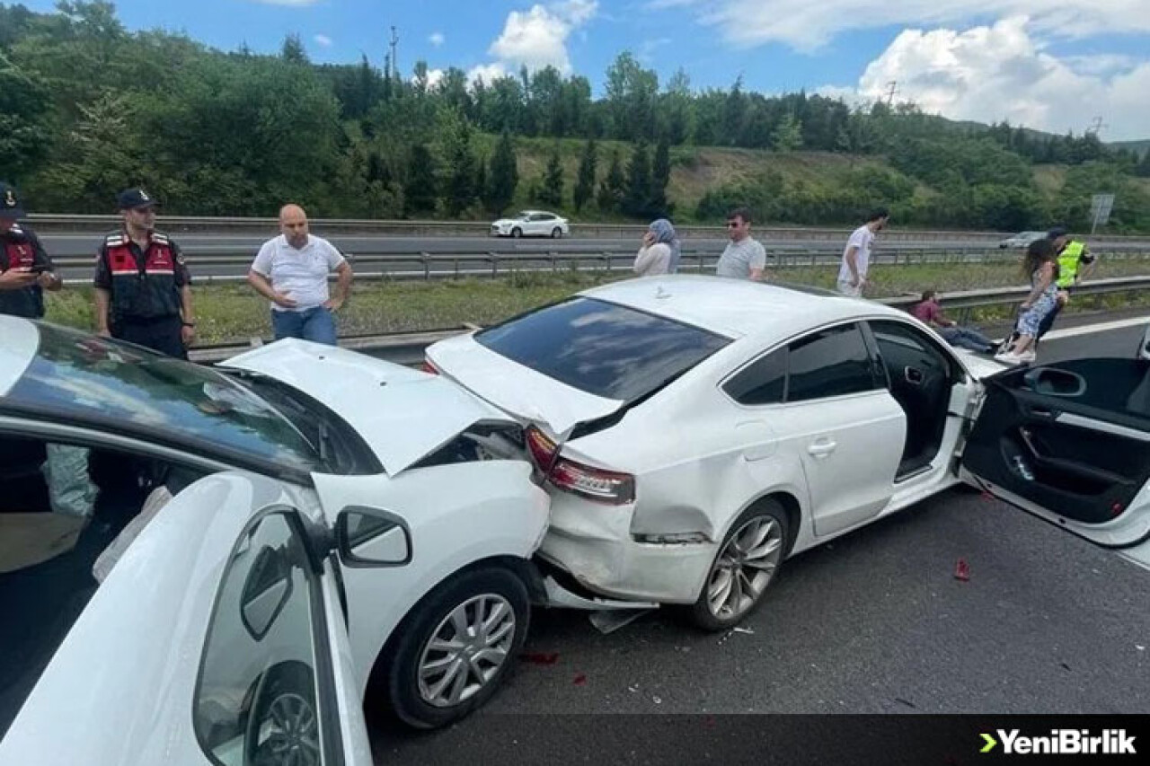 Anadolu Otoyolu'nun Düzce kesiminde zincirleme trafik kazası ulaşımı aksattı