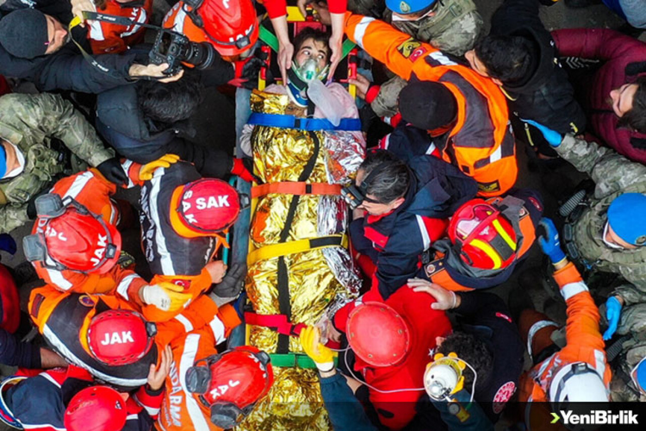 Hatay'da depremden 177 saat sonra 26 yaşındaki kadın enkazdan sağ çıkarıldı