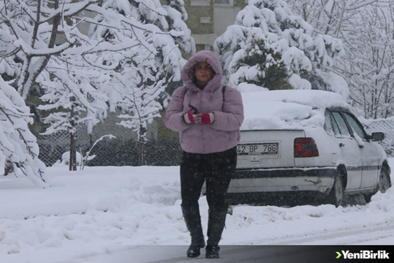 Yalova'da yoğun kar yağışı nedeniyle kamu personeline 1 gün idari izin verildi