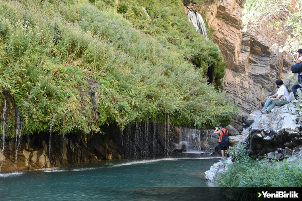 Hakkari'deki Sineber Şelalesi doğa tutkunlarının yeni rotası oldu