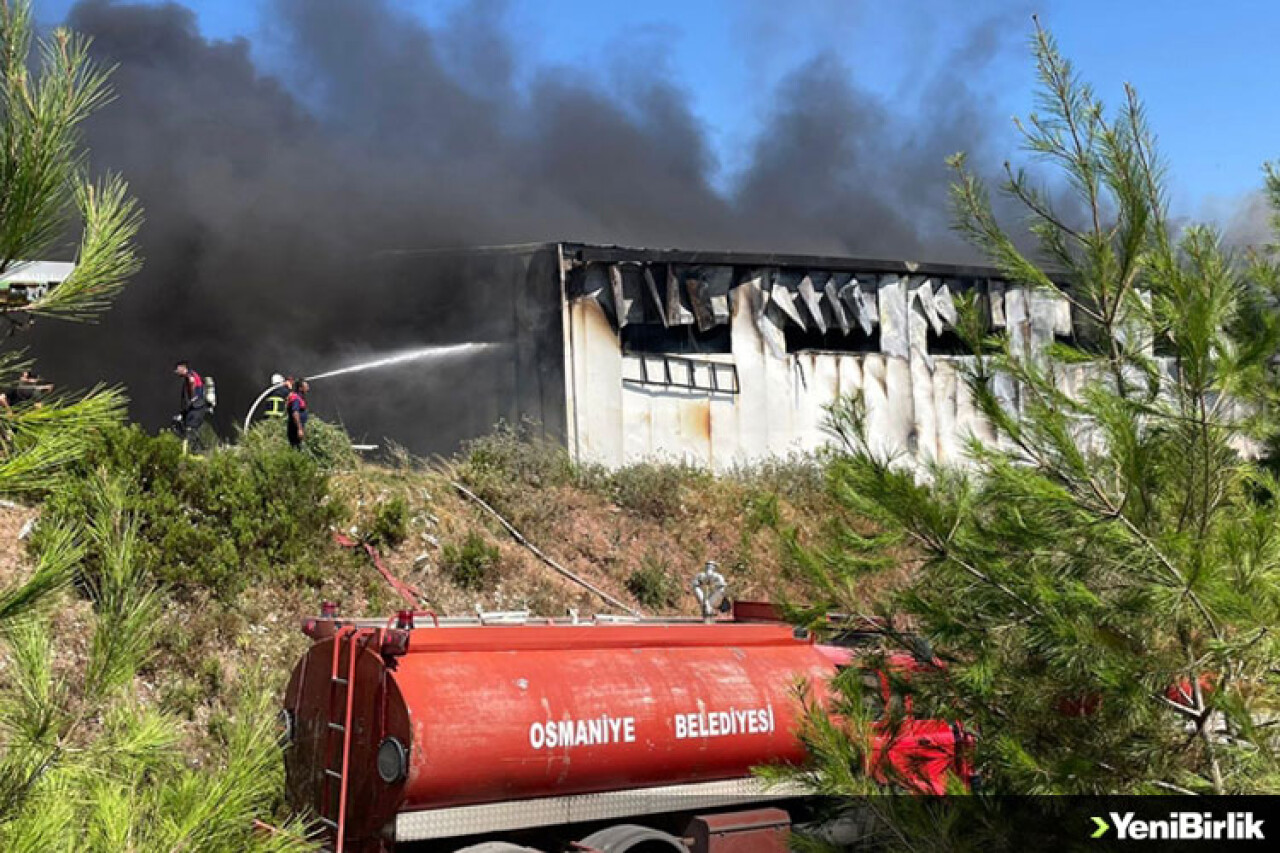 Osmaniye'de katı atık bertaraf tesisinde çıkan yangına müdahale ediliyor