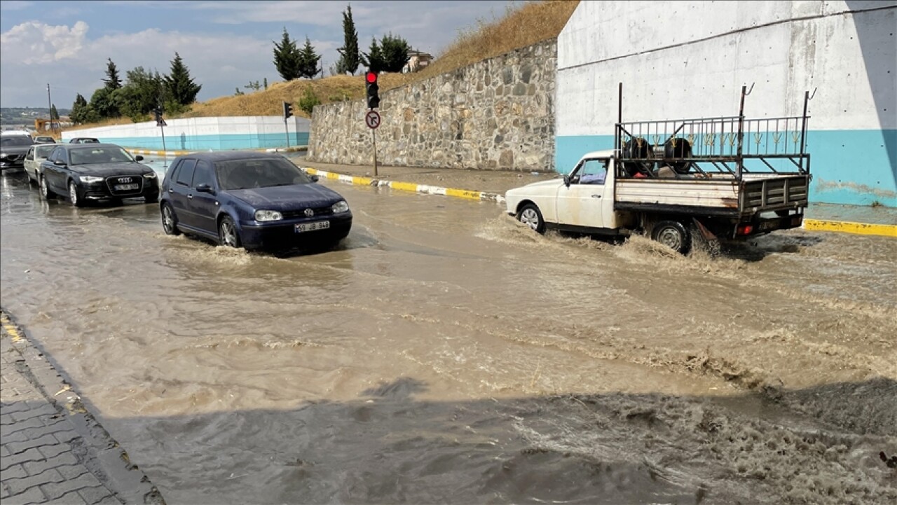 Tekirdağ'da sağanak etkili oldu