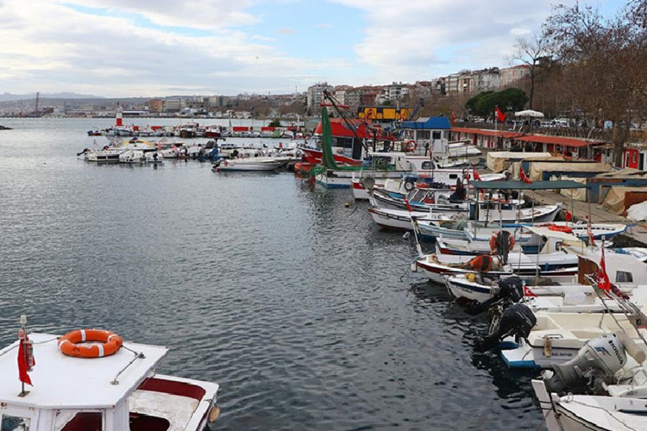 Tekirdağ'da küçük tekne balıkçıları karides avlamaya hazırlanıyor