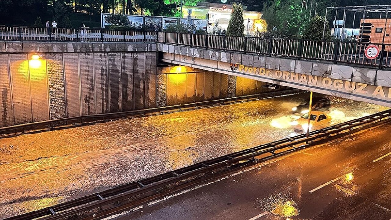 Eskişehir'de sağanak ve dolu etkili oldu