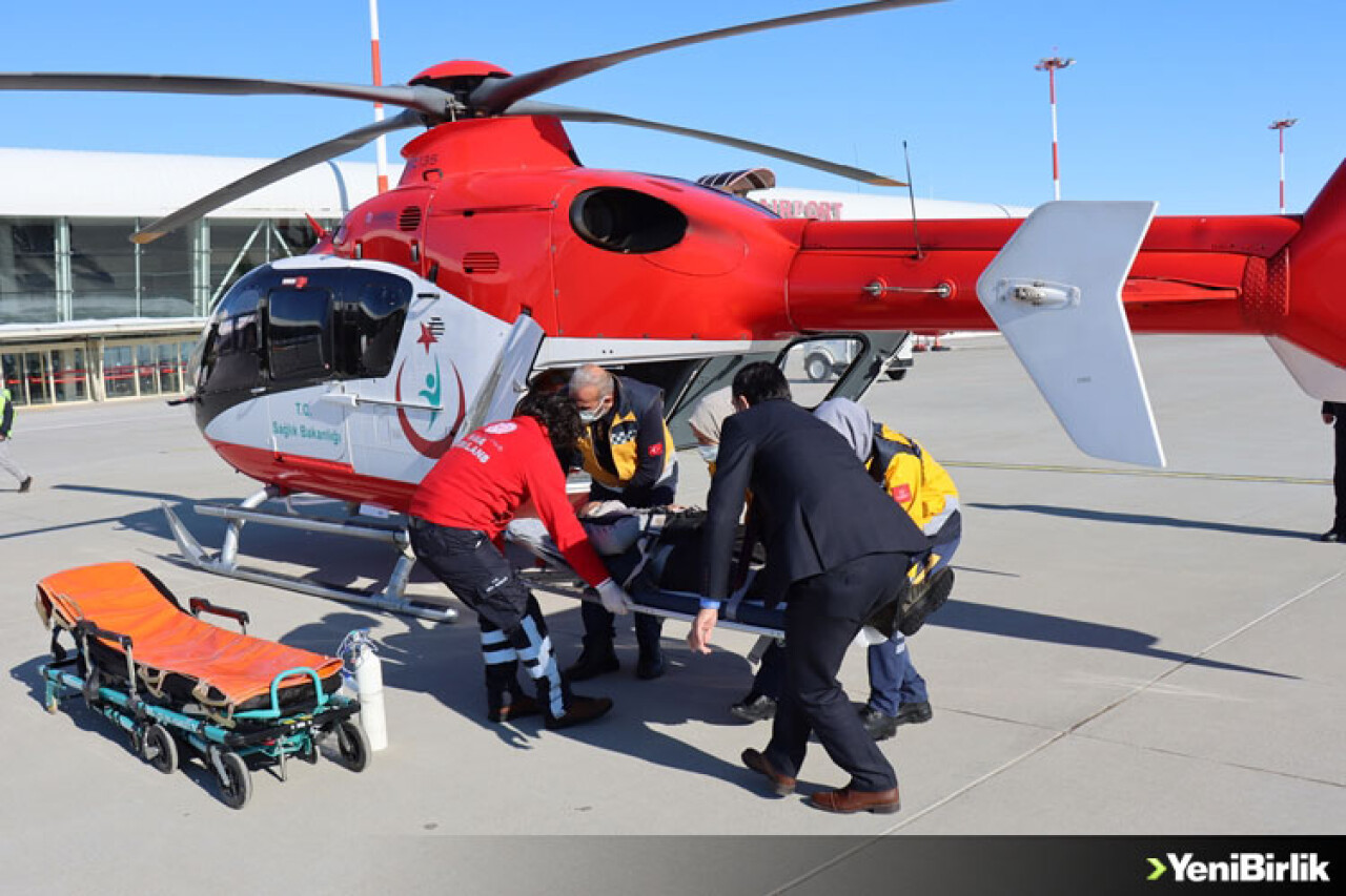 Adıyaman'da ambulans helikopter nefes darlığı yaşayan hasta için havalandı