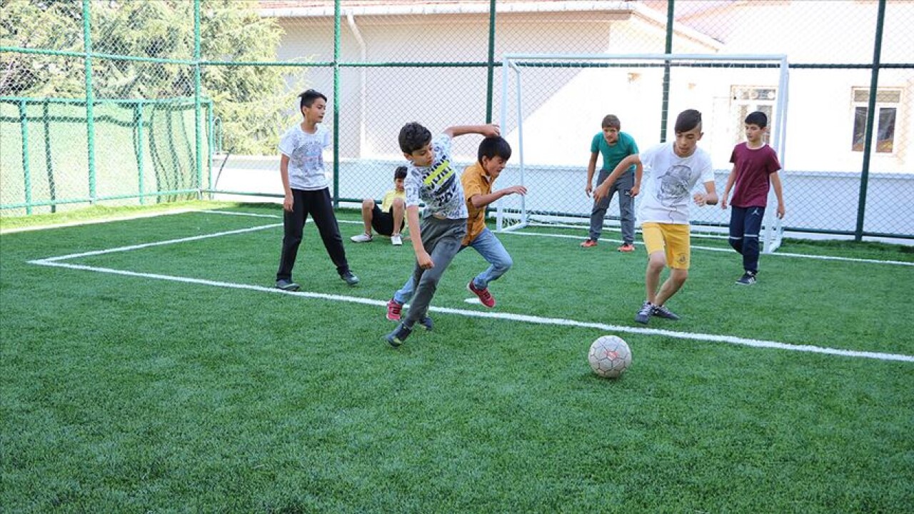 Yozgatlı miniklerin halı saha hayali gerçekleşti