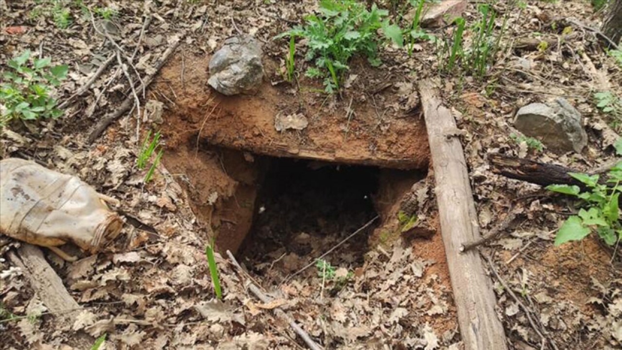 Tunceli'de teröristlerce kullanılan 8 sığınak kullanılamaz hale getirildi