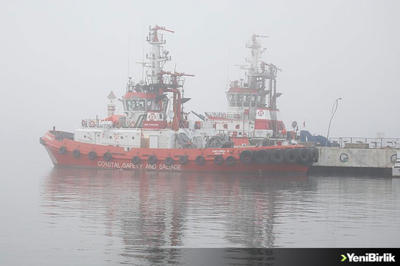 Çanakkale Boğazı sisin etkisini yitirmesiyle gemi geçişlerine açıldı