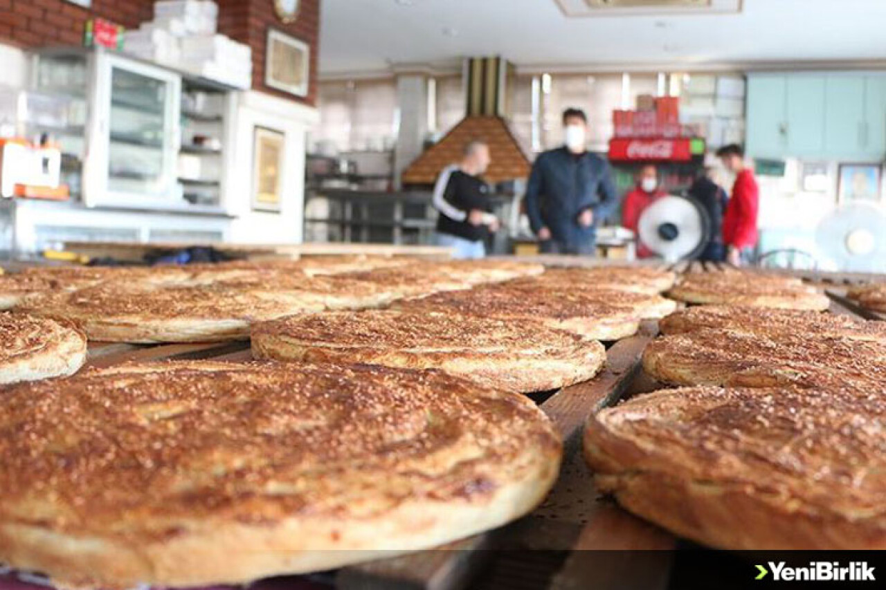 Aksaray'da sahur sofralarının lezzeti: Tahinli pide