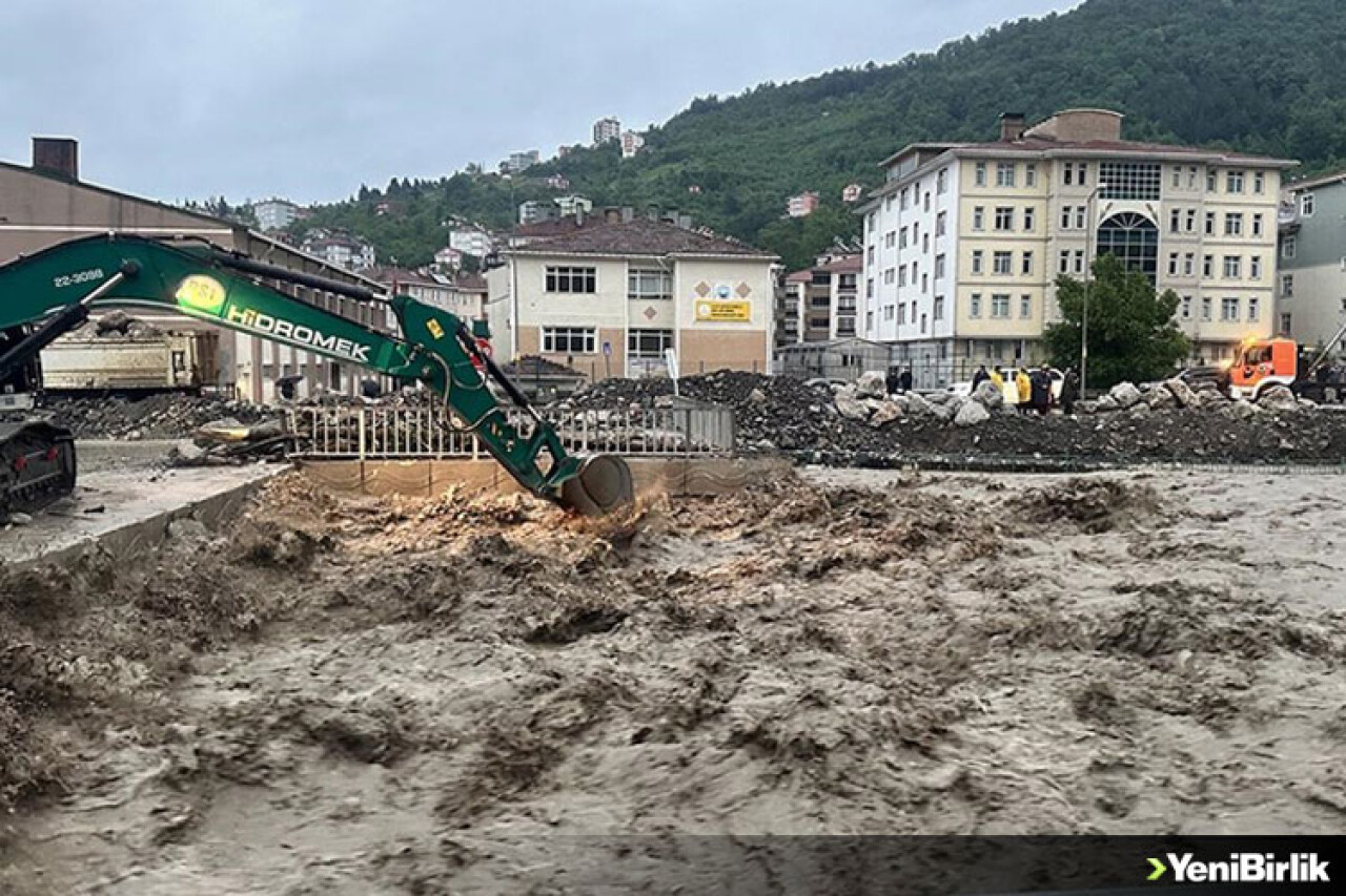 Kastamonu'nun İnebolu ilçesinde şiddetli yağış nedeniyle okullar tatil edildi