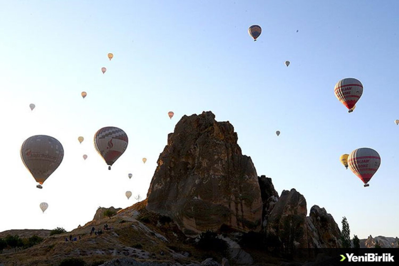 Uluslararası 2. Kapadokya Sıcak Hava Balon Festivali renkli görüntülere sahne oldu