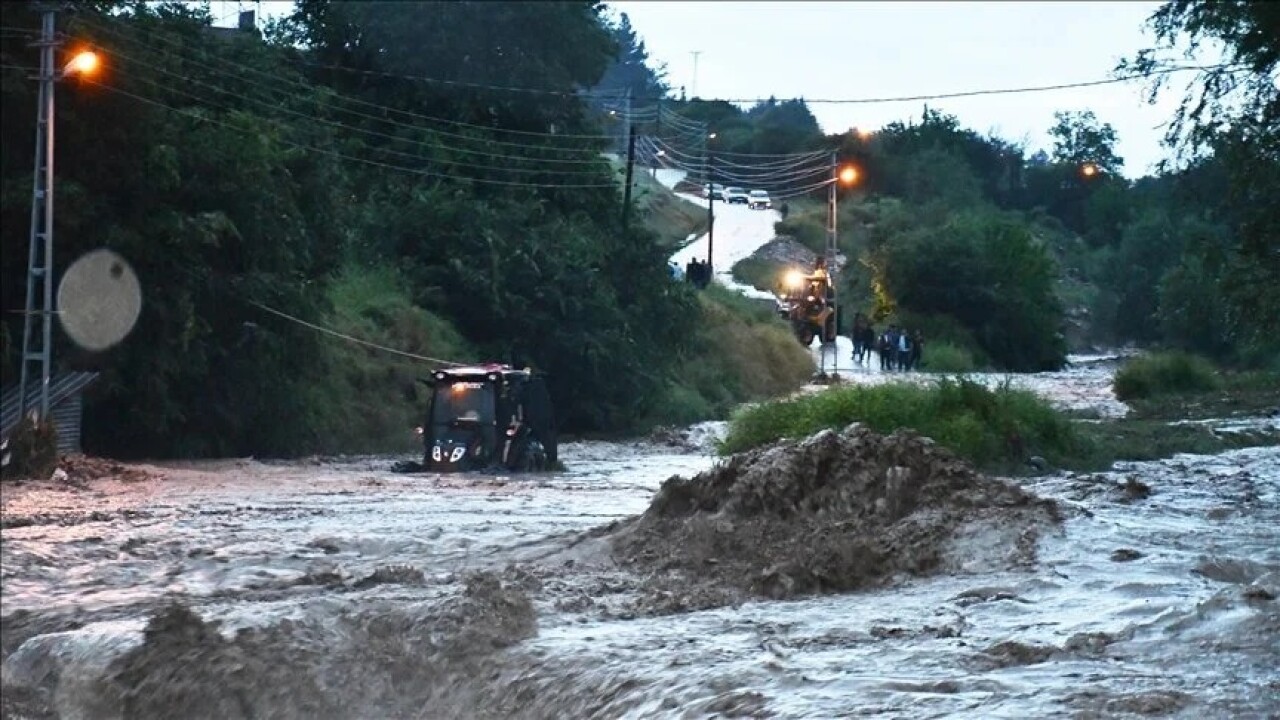 Samsun'un Vezirköprü ilçesinde sağanak sele neden oldu