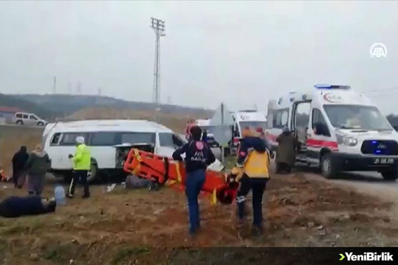 Amasya'da tarım işçilerini taşıyan minibüs devrildi