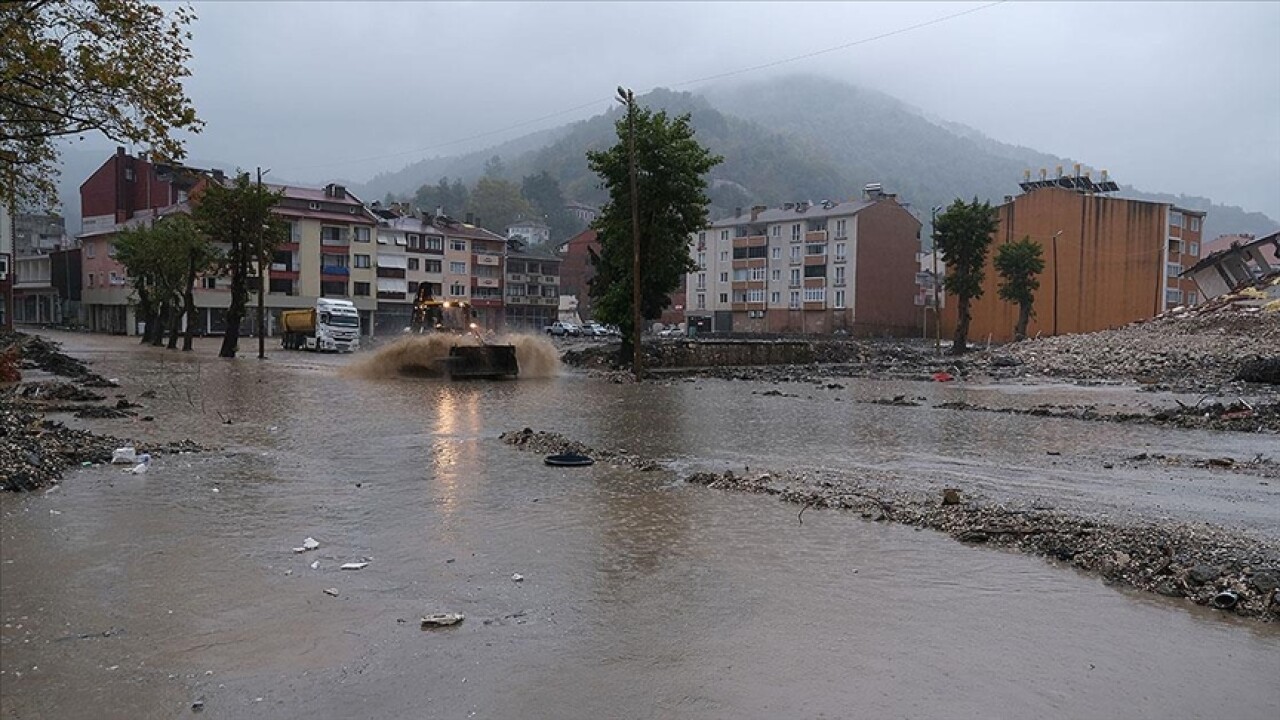 Şiddetli yağış Bozkurt'un sokaklarını yeniden sular altında bıraktı