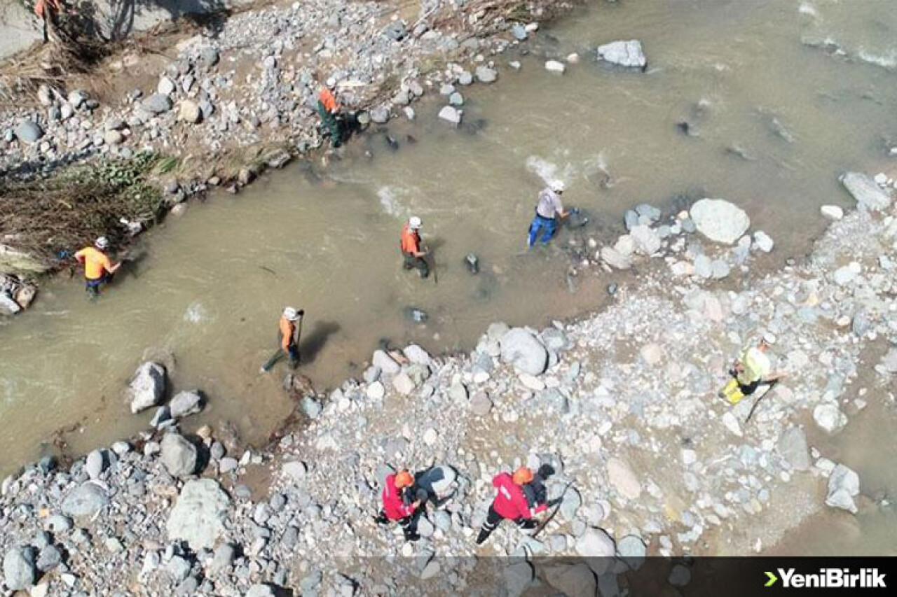 Giresun'da selde kaybolan aileyi arama çalışmaları devam ediyor