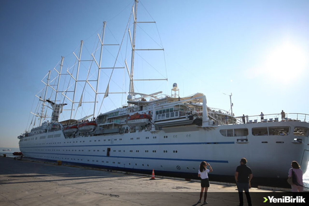 Çanakkale Limanı dünyanın en büyük kruvaziyer gemilerini ağırlıyor