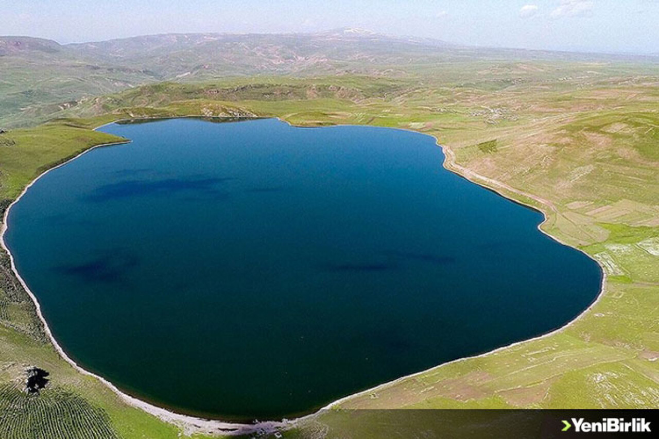 Kars'ta 2 bin 300 rakımdaki Aygır Gölü havadan görüntülendi