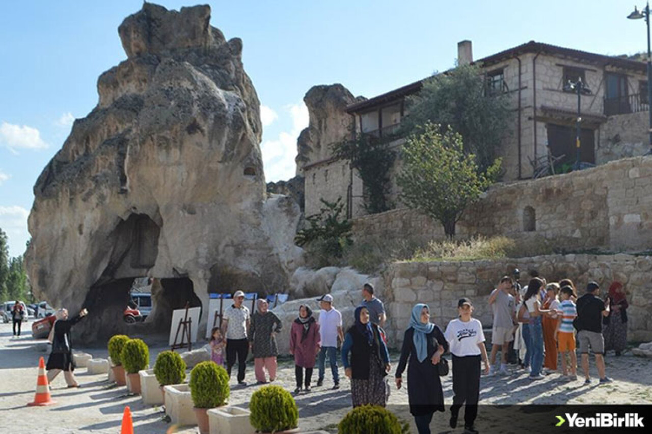 Tarihi Frig Vadisi'nde bayram hareketliliği yaşanıyor