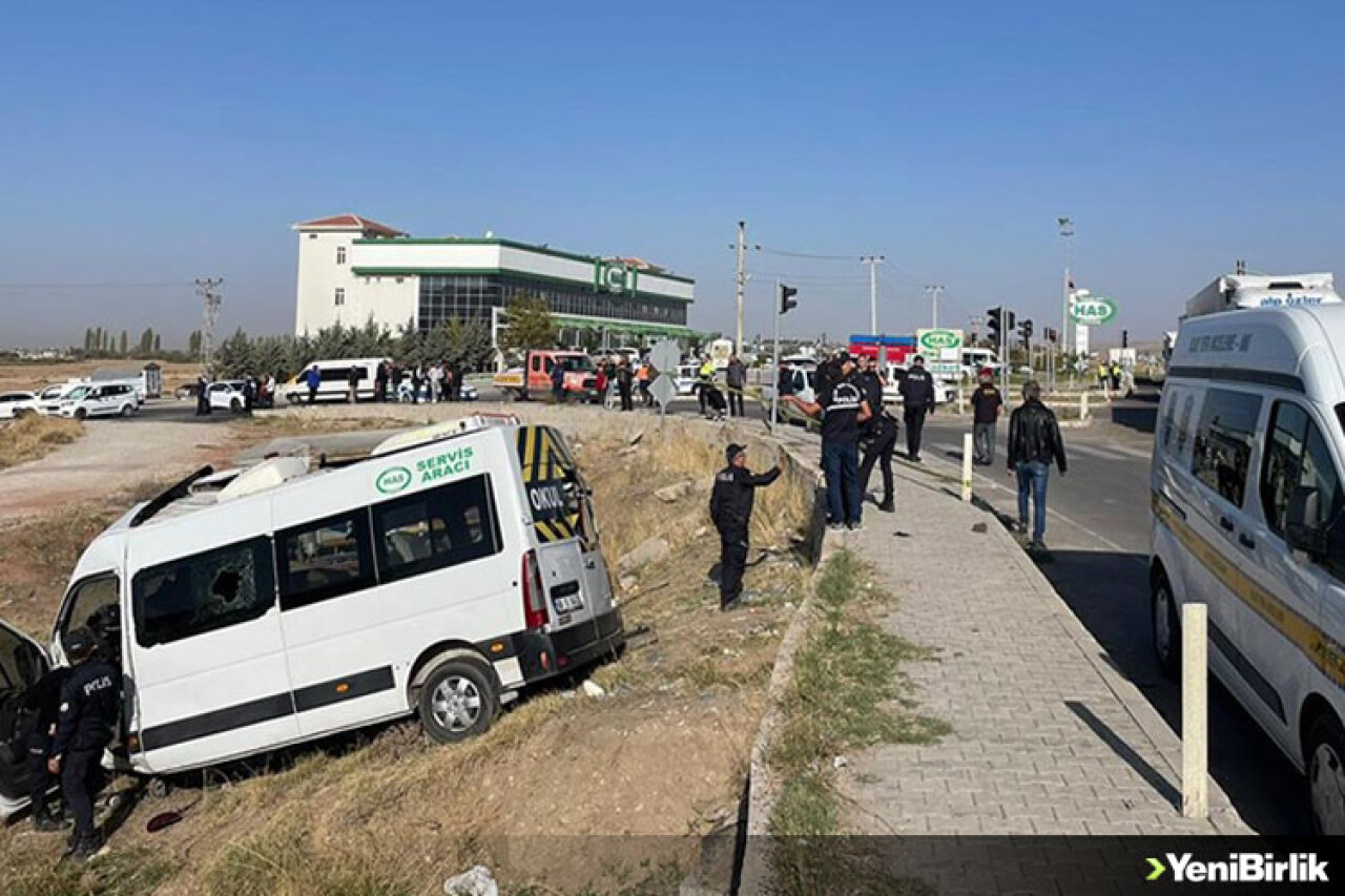 Aksaray'da işçi servisi ile kamyonet çarpıştı