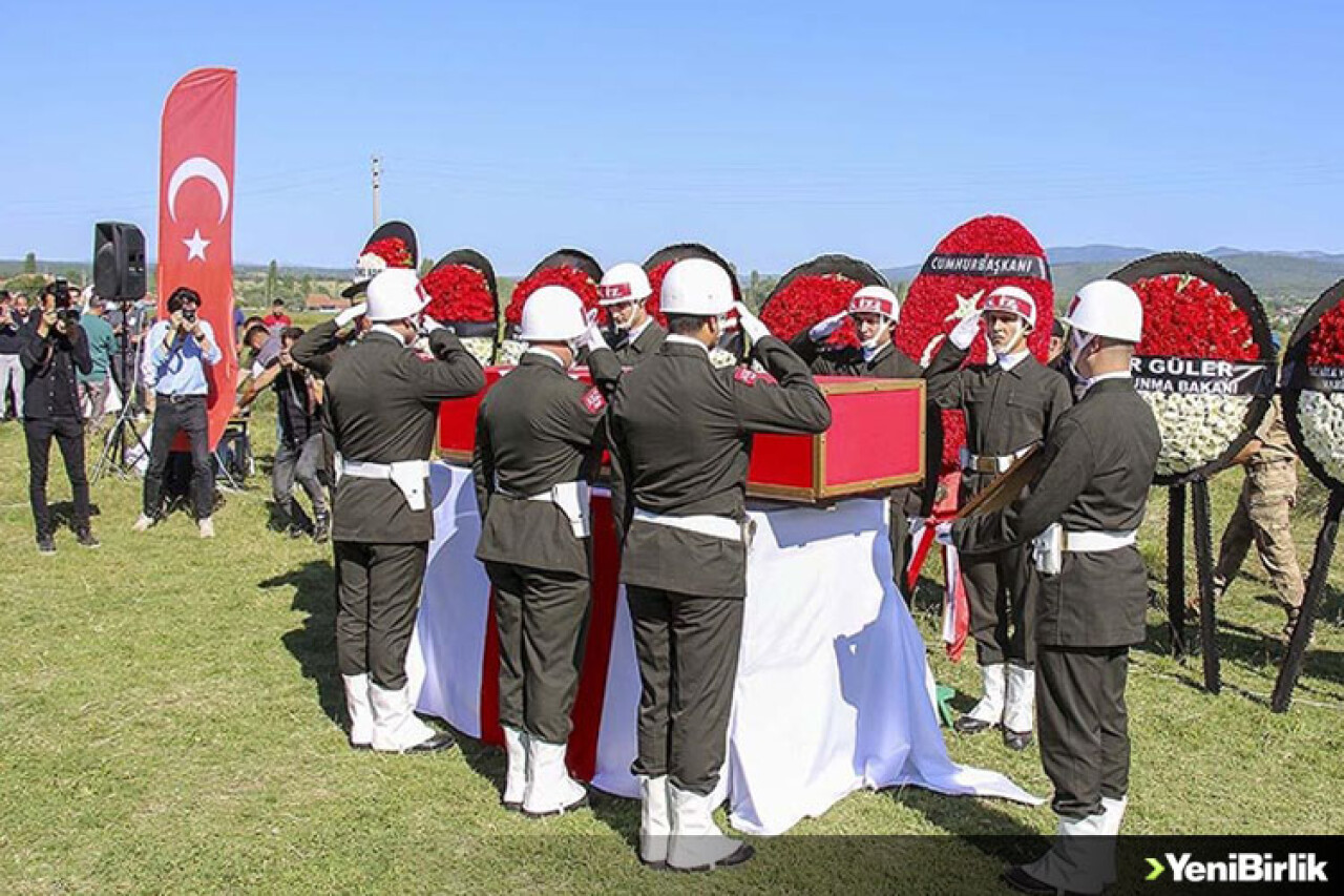 Şehit Piyade Sözleşmeli Er Özcan Kaya son yolculuğuna uğurlandı