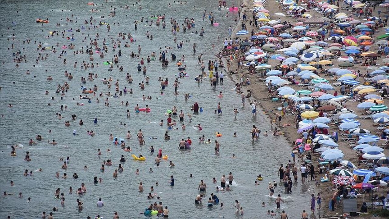 Amasra'ya bir günde nüfusunun 10 katı tatilci geldi