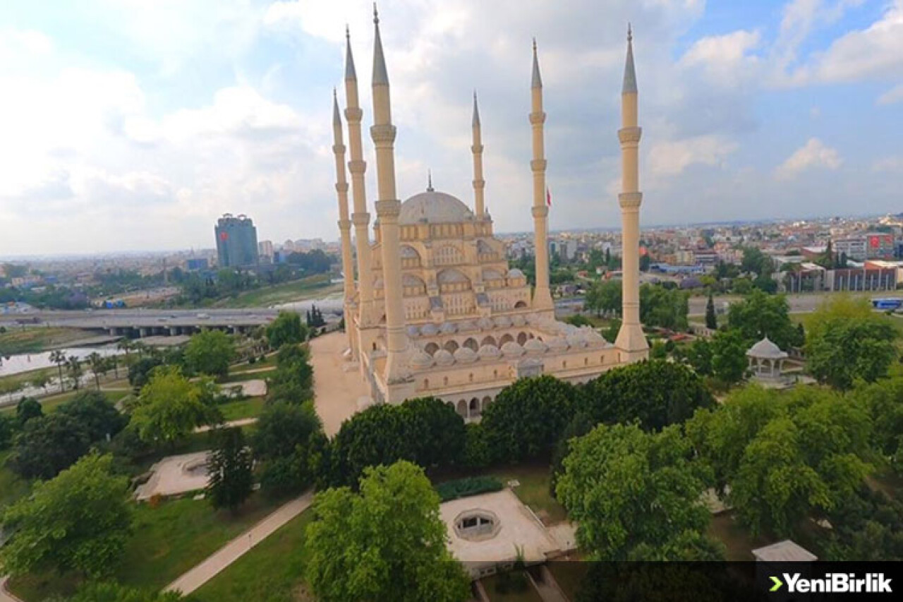 Adana Sabancı Merkez Camisi ve çevresi FPV dronla görüntülendi