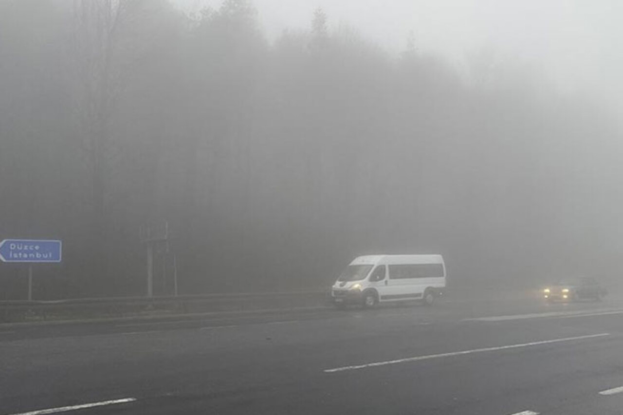 Bolu Dağı'nda sağanak ve sis, görüş mesafesini 20 metreye düşürdü