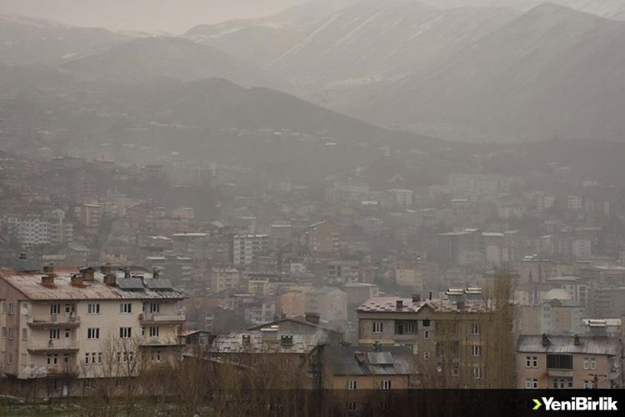 Hakkari'de sağanak ve dolu etkili oldu