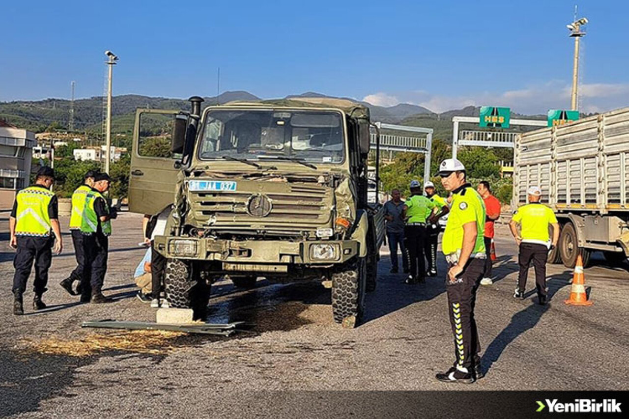 Hatay'da askeri aracın tıra çarpması sonucu 10 asker yaralandı