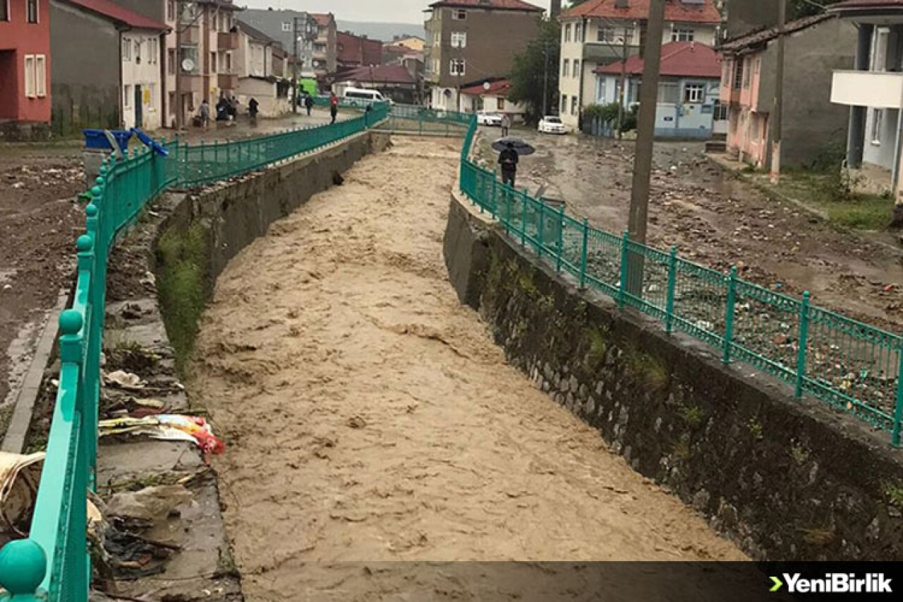 Samsun'da sel dolayısıyla bazı vatandaşlar evlerinden tahliye edildi