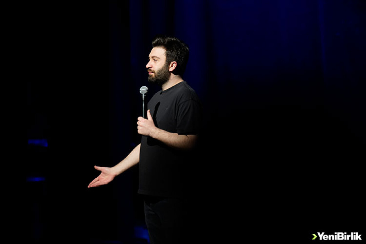 "Biraz Daha" stand-up gösterisi ile Baturay Özdemir  iki akşam üst üste Duru Tiyatro Sahnesi'nde