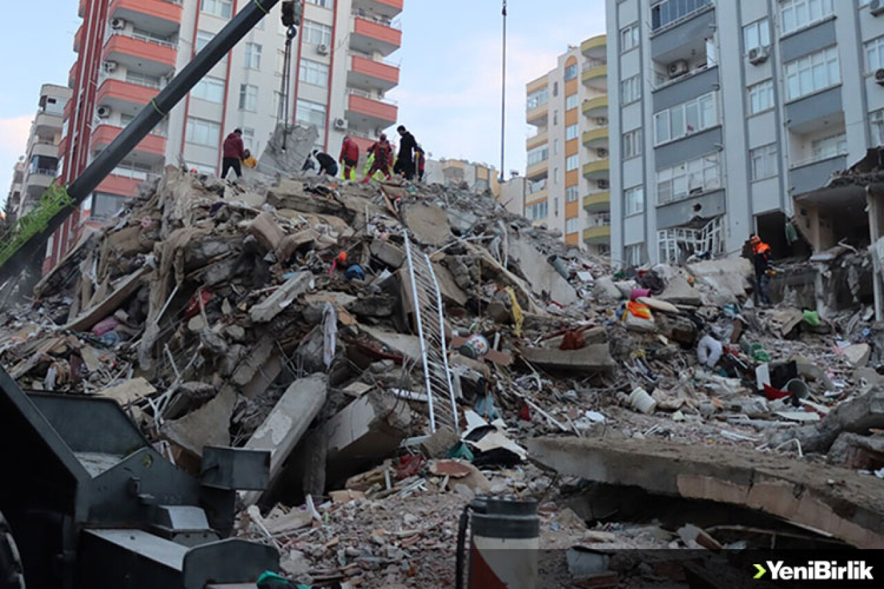 Adana'da deprem nedeniyle yıkılan binalarla ilgili 5 şüpheli tutuklandı