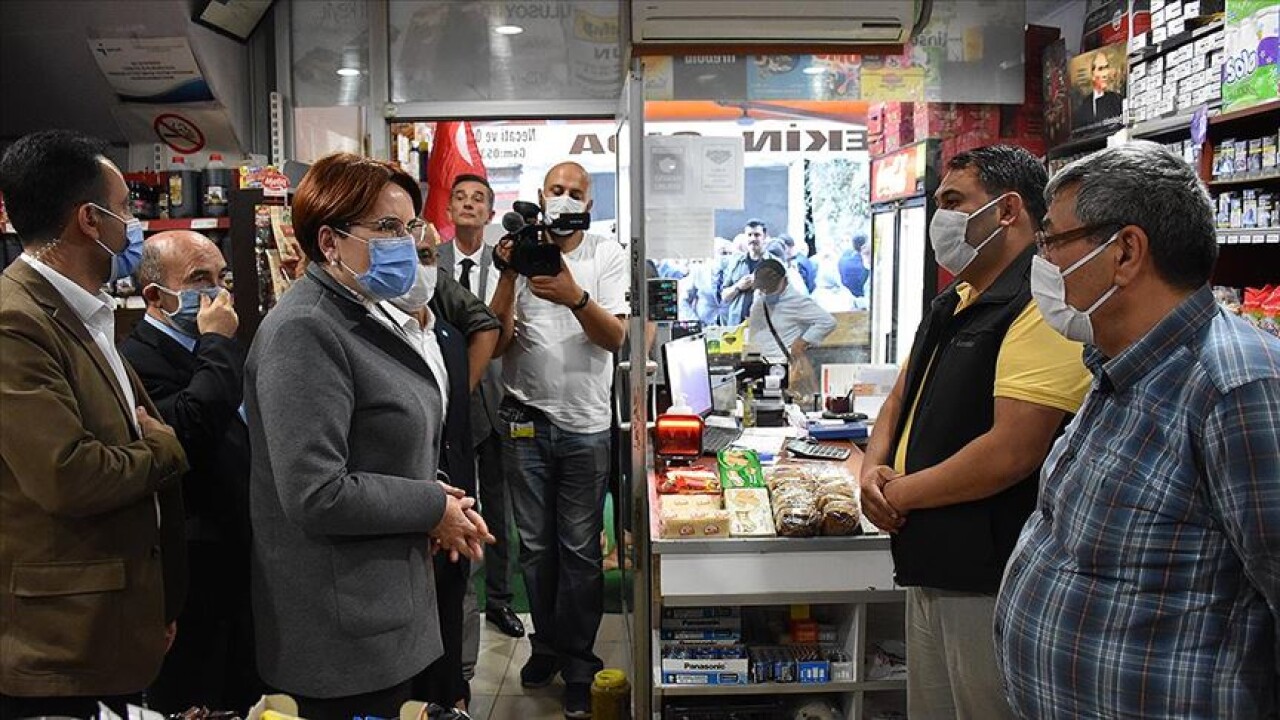 İYİ Parti Genel Başkanı Akşener Giresun'da esnafla buluştu