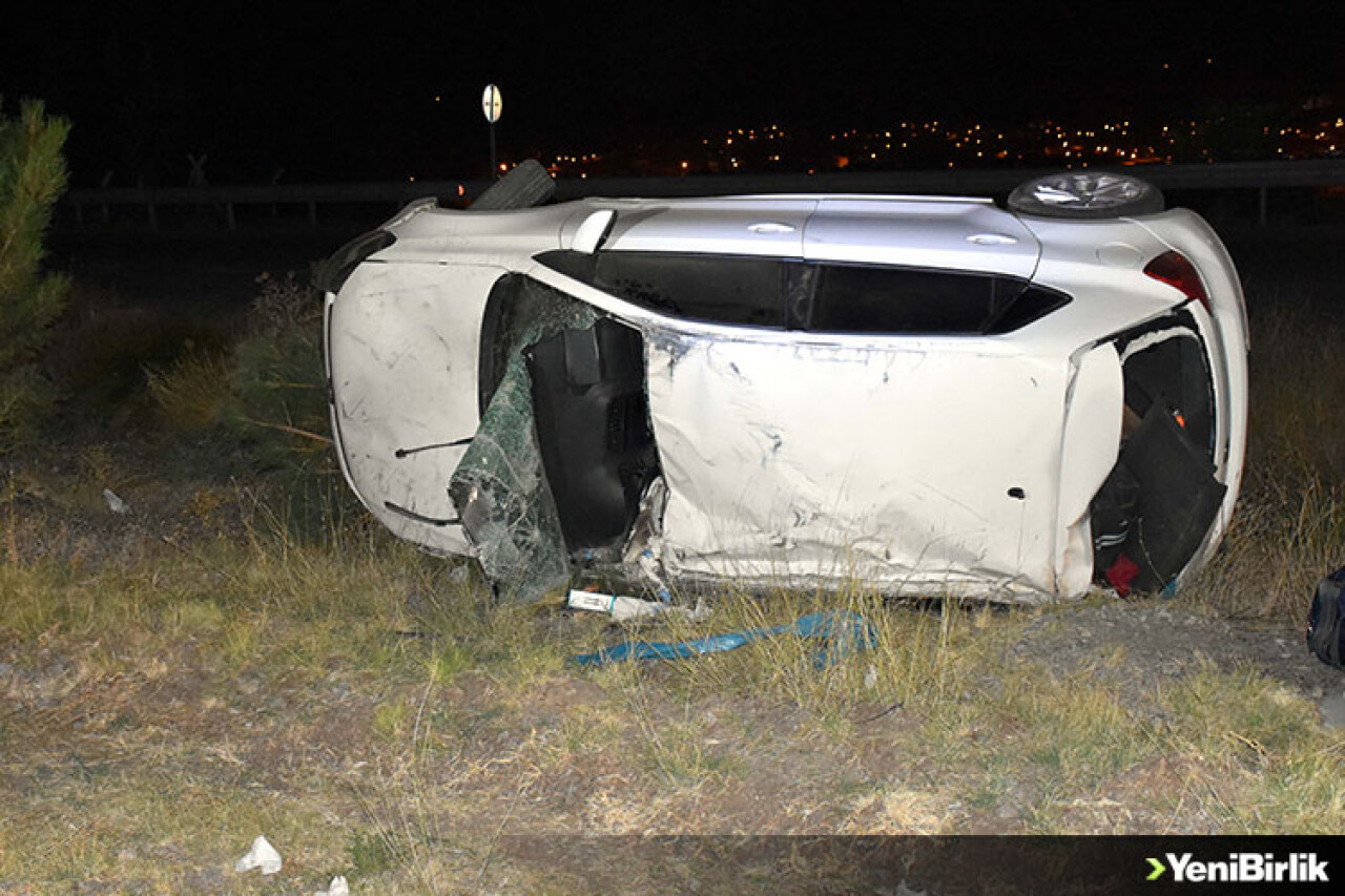 Kırıkkale'de devrilen otomobildeki 2 kişi yaralandı