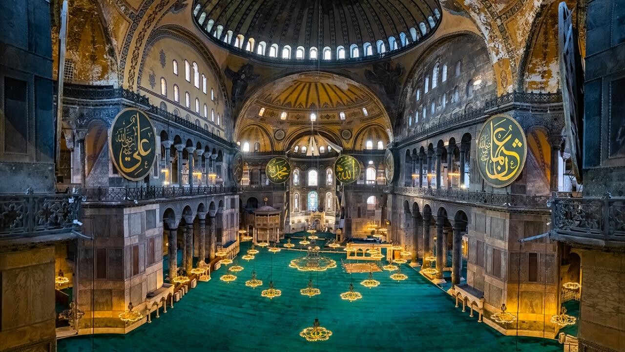 Ayasofya Camii, On bir ayın sultanına hazırlanıyor