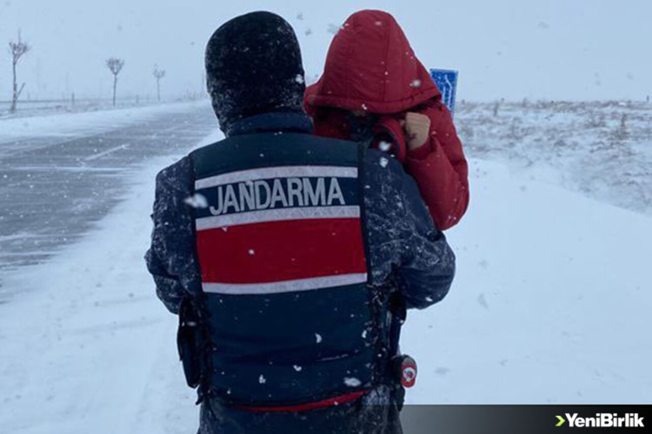 Nevşehir'de yolda mahsur kalanlar, jandarma karakolunda konuk edildi