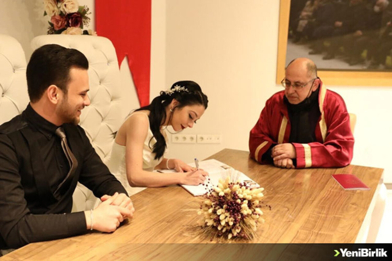 Yalova'da 8 çift '02.02.2022'de nikah kıydırdı