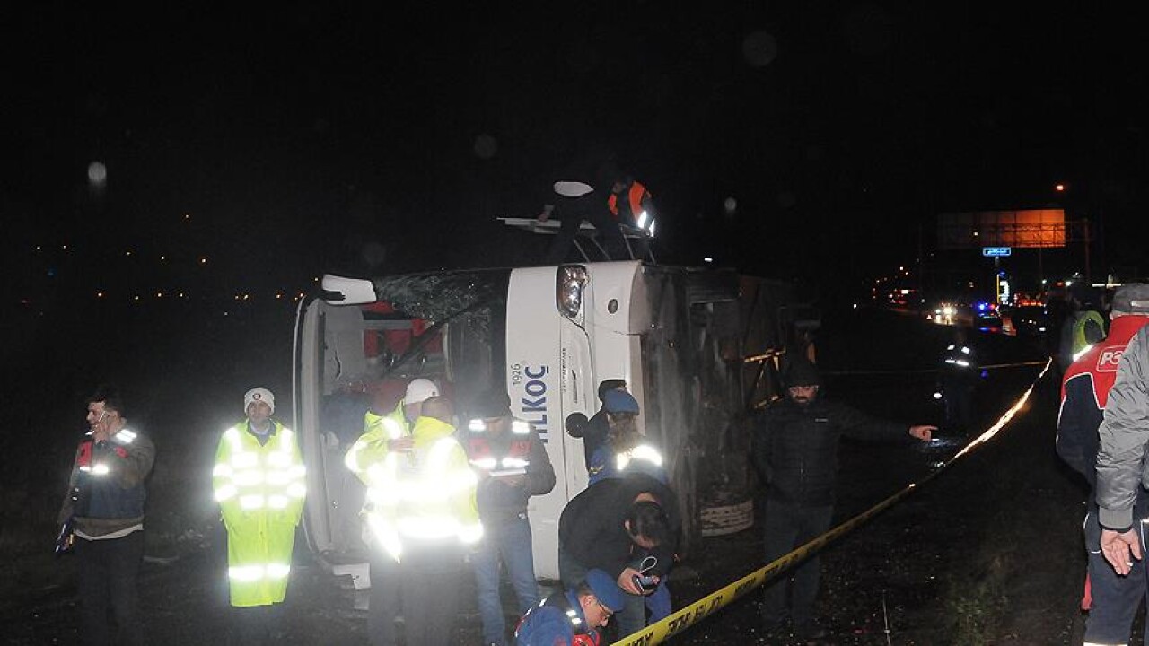 Yalova'da Yolcu Otobüsü Devrildi: 12 Yaralı