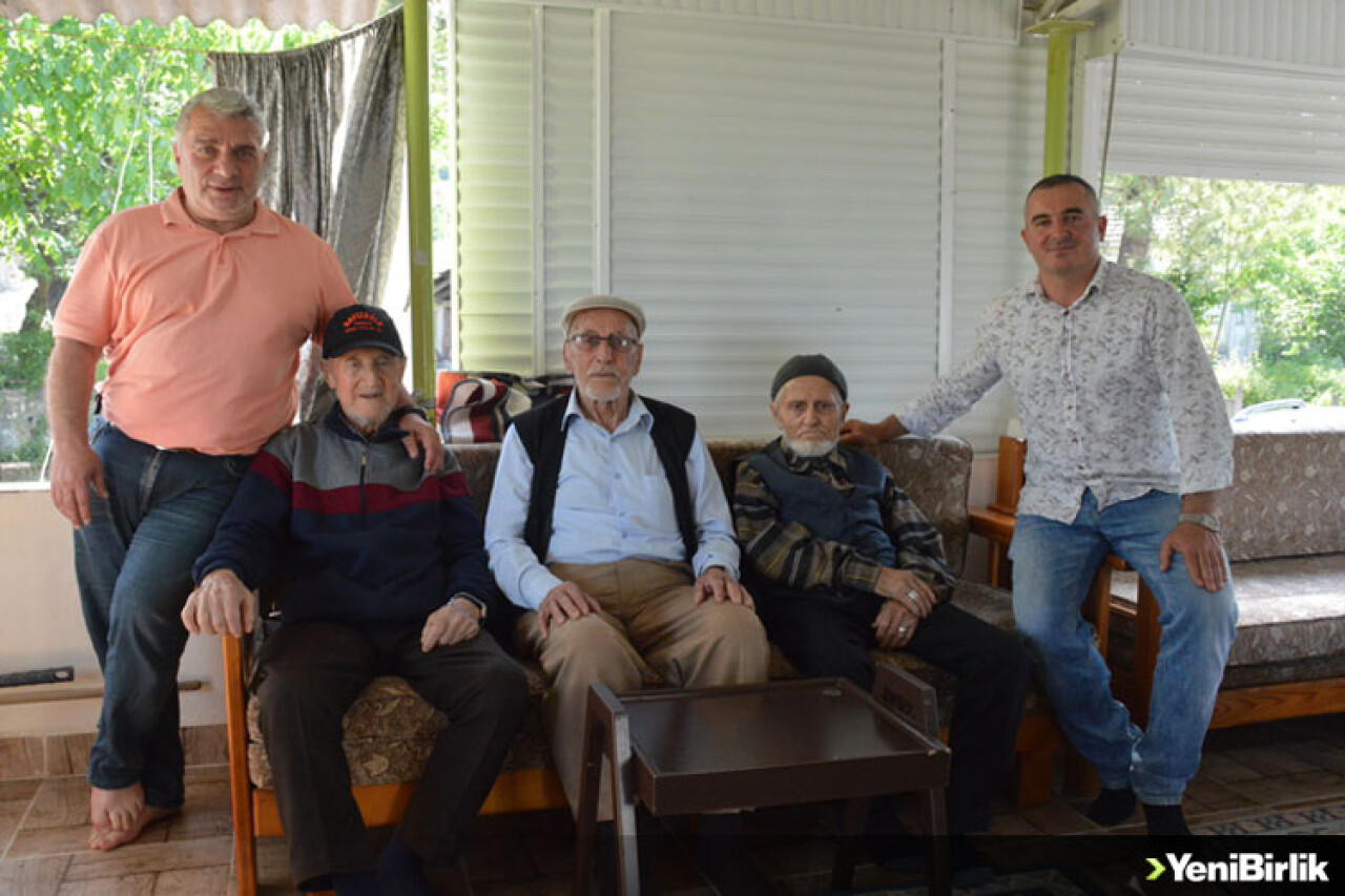 Bir asrı deviren asker arkadaşları, 70 yıl sonra özlem giderdi