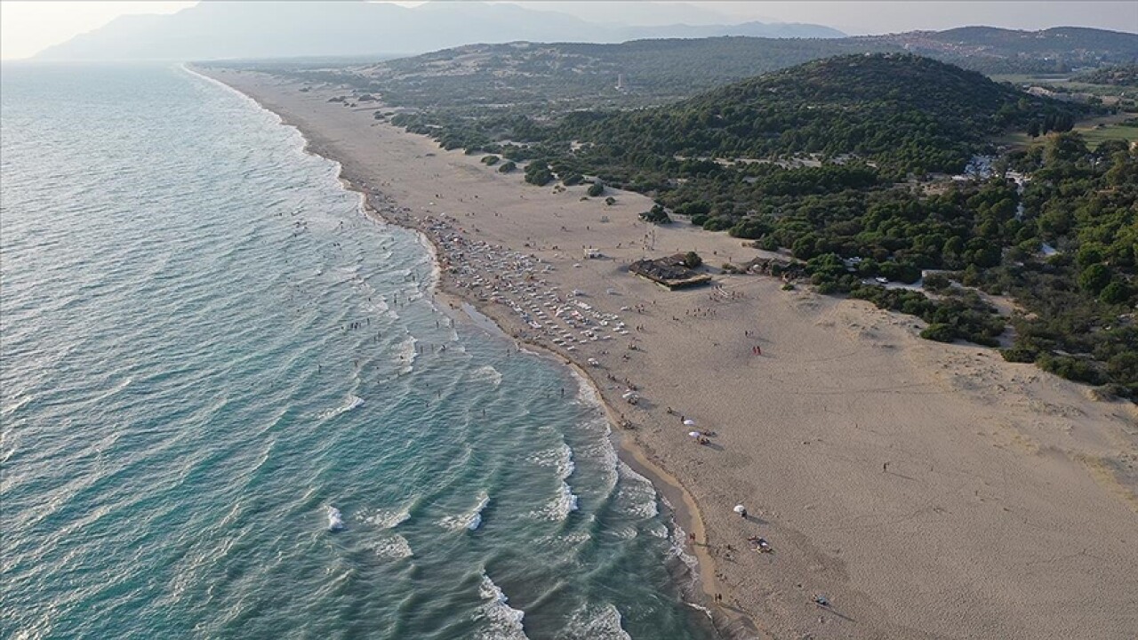 Patara kumsalındaki caretta caretta yavrularını gönüllü nöbet tutarak koruyorlar