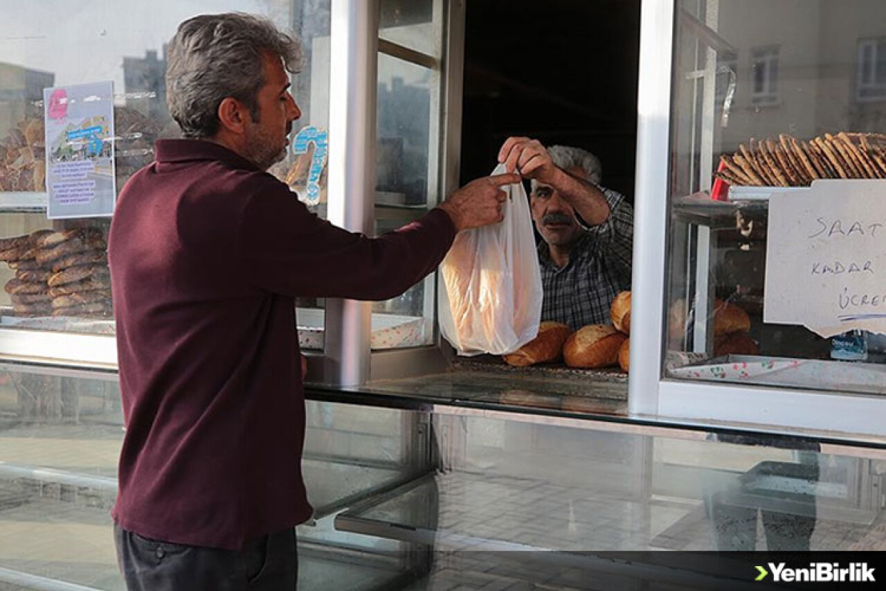 Adıyaman'da iş yerlerini açabilen esnaf depremzedelerin hizmetinde