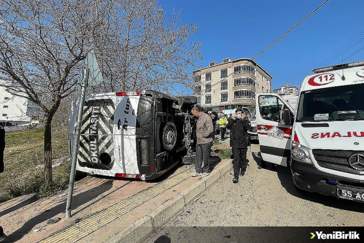 Samsun'da öğrenci servisi ile otomobil çarpıştı