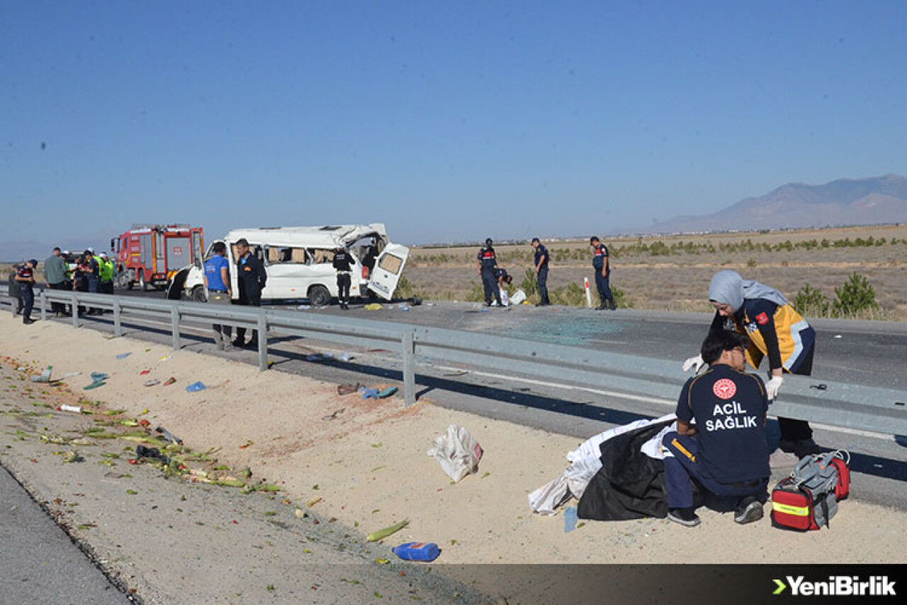 Karaman'da minibüsün devrilmesi sonucu 1 kişi öldü, 10 kişi yaralandı