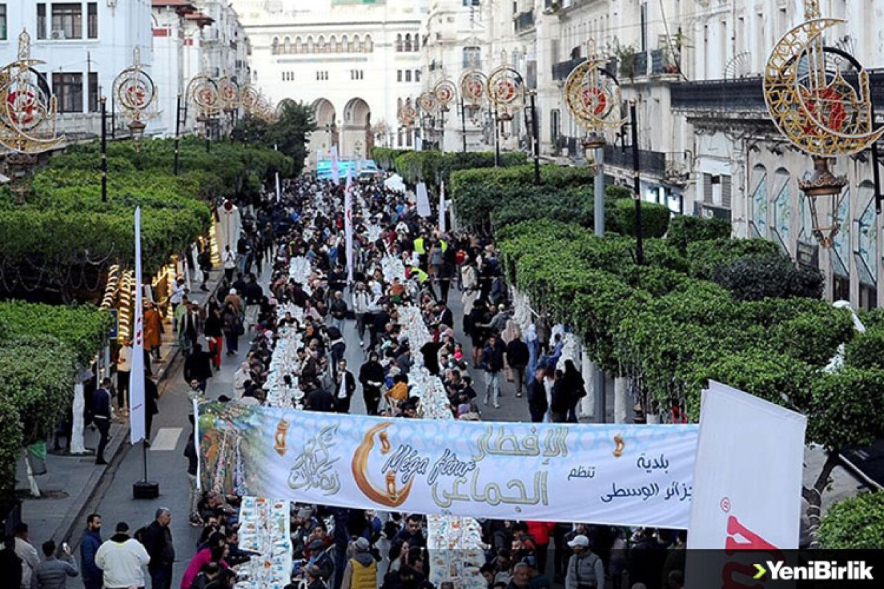 Cezayirliler 4 yıl aradan sonra toplu iftarlarda buluşuyor