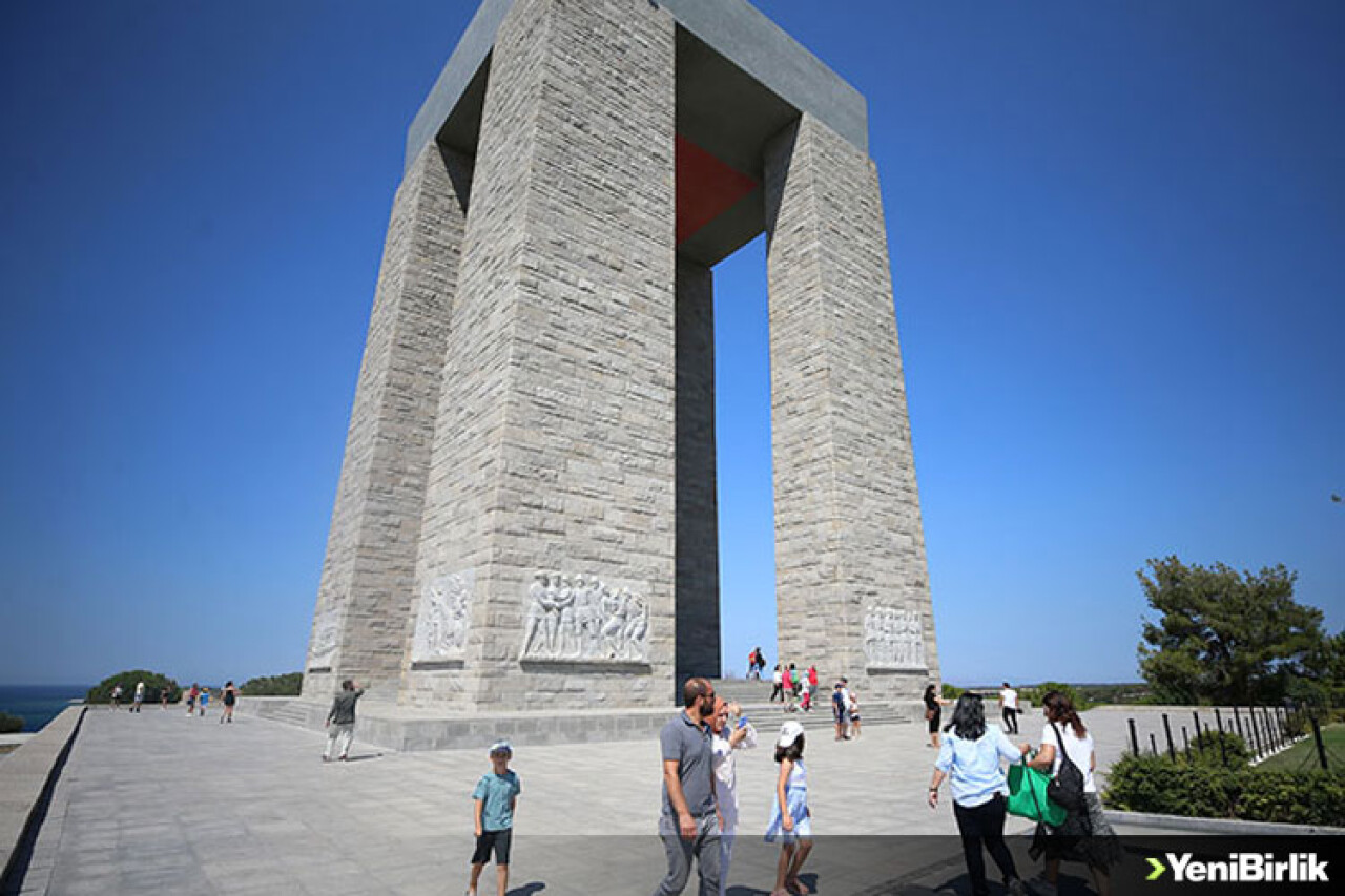 Gurbetçiler ve tatilciler rotalarında en özel yeri Çanakkale kahramanlarına ayırıyor