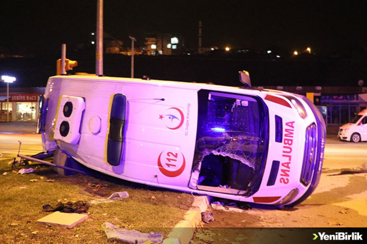 Denizli'de ambulans ile minibüs çarpıştı...